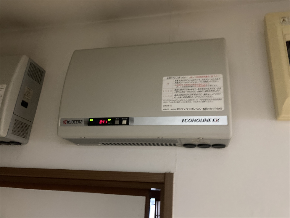 施工前(卒FITを迎え撤去される京セラ製太陽光発電の既設パワーコンディショナ2台目)