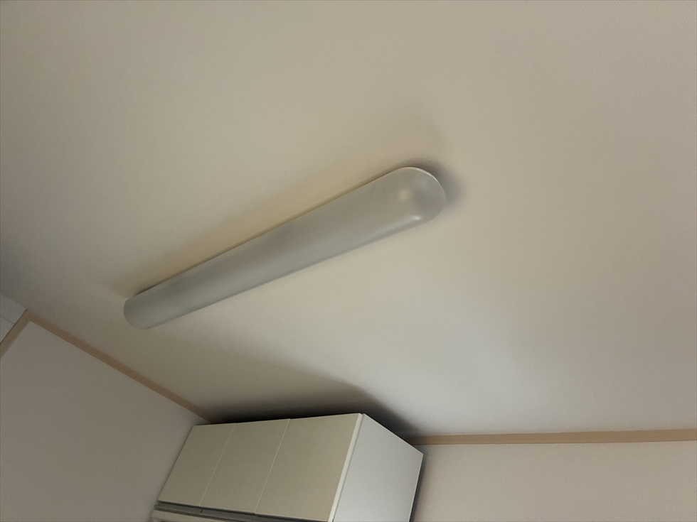 施工前の台所照明器具