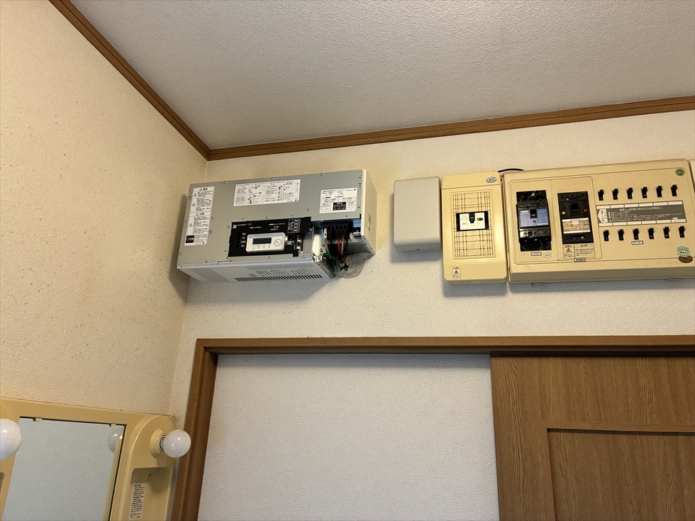 交換パワコン取り付け