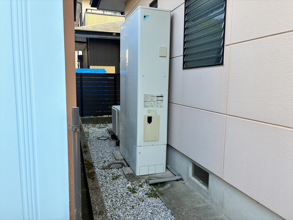 施工前(エラーでお湯が出なくなった2012年製のダイキン薄型エコキュート)