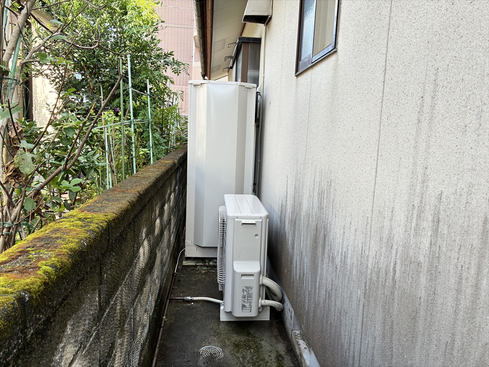 施工後(200V配線・分電盤工事と補助金12万円を活用して設置された日立の最新給湯専用エコキュート BHP-ZN37WU)