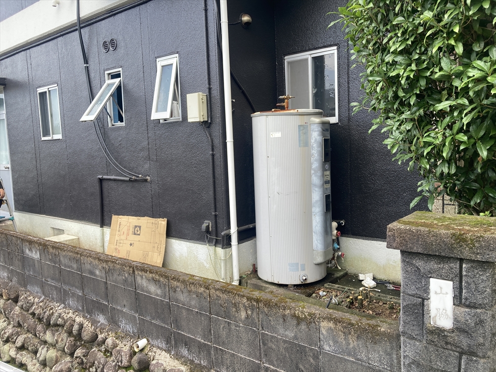 施工前（製造年不明電気温水器）