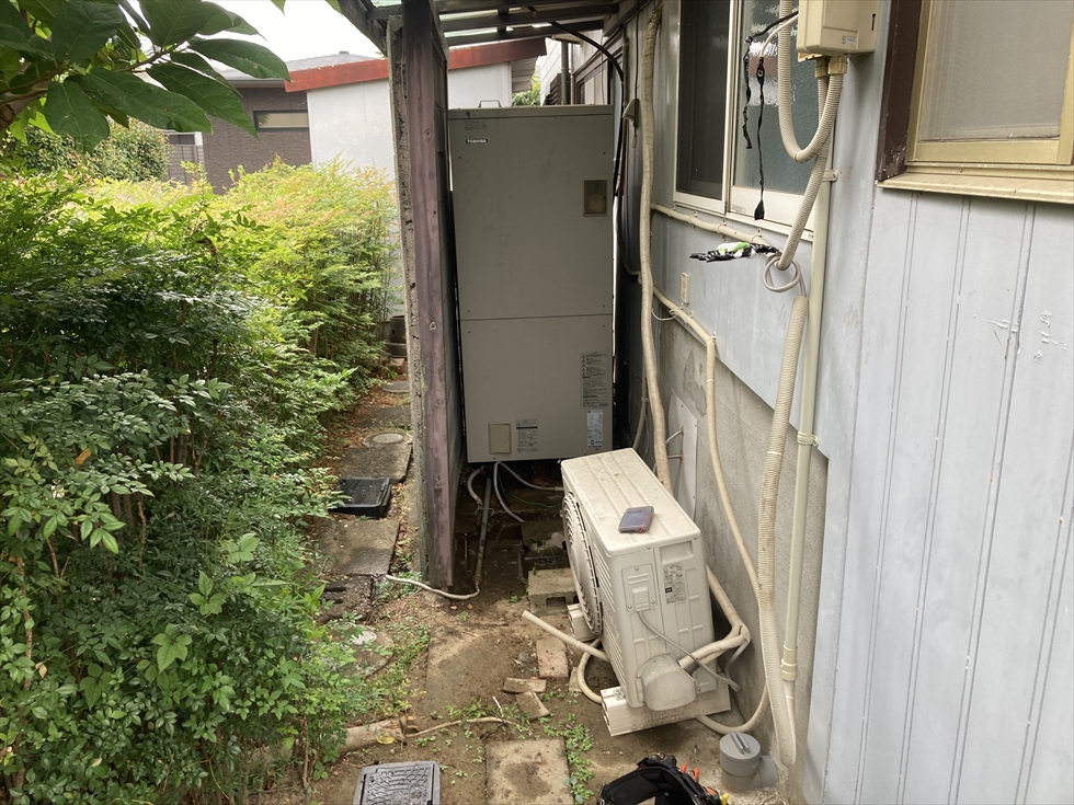 施工前の東芝電気温水器 HPL-2TFB462RAU