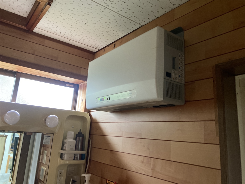 設置から10年が経過し去年卒FITを迎えたREC製 約5.4kWの既設パワーコンディショナ