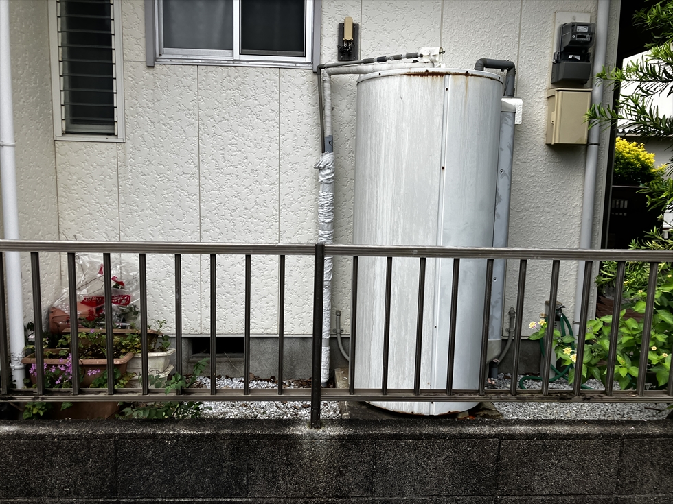 施工前(2003年製電気温水器)