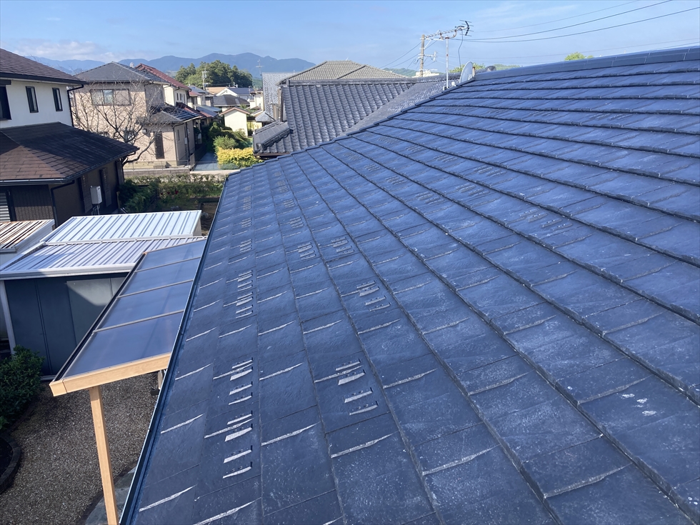 施工前(太陽熱温水器を撤去し防災瓦へ葺き替えが行われた太陽光パネル設置前の屋根)