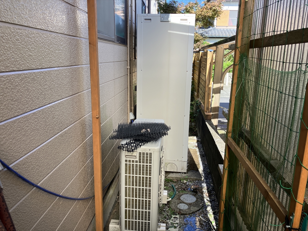 本体下部から水漏れが発生しお湯が沸かなくなった2011年製の日立給湯専用エコキュート（BHP-TAZ373）