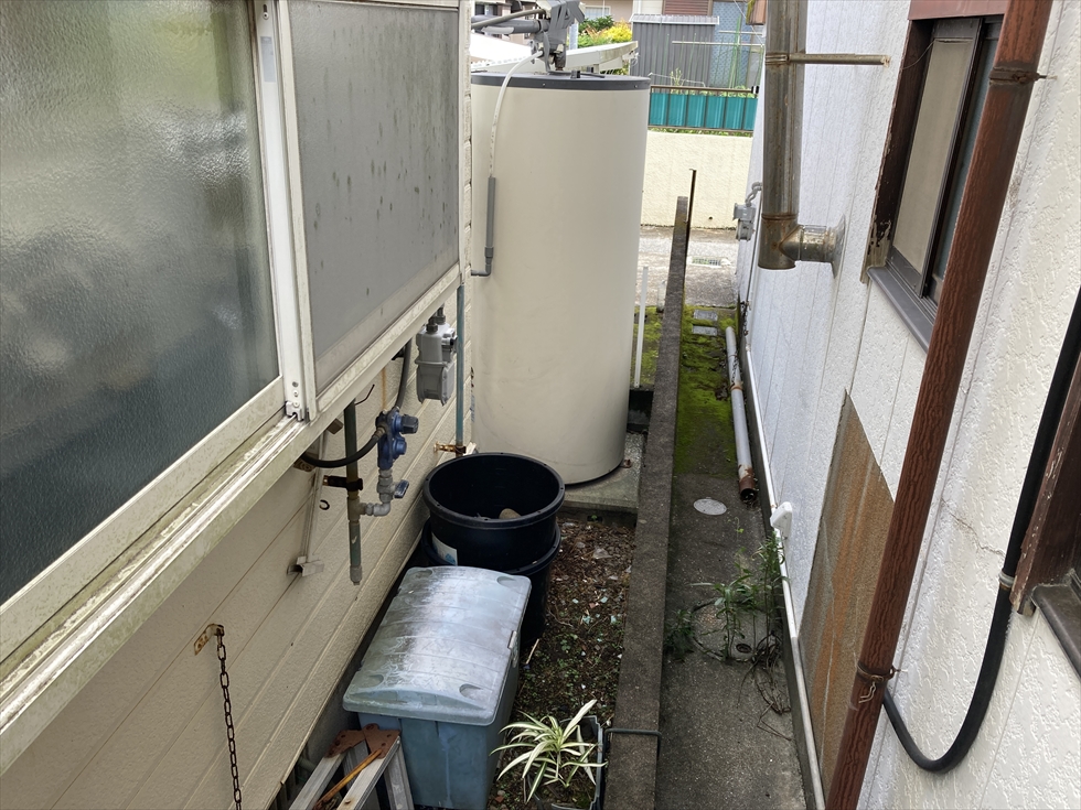 施工前(2000年製電気温水器)